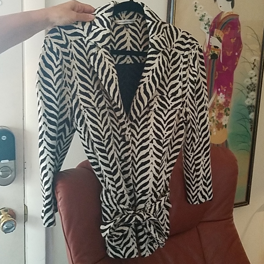 Diane vanFURSTENBERG JACKET SIZE 12